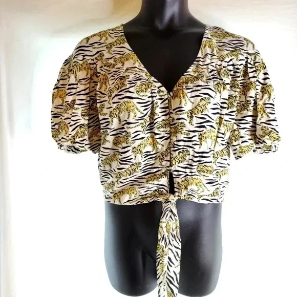 Tiger Crop Top EUC ❤️🐅 - Picture 13 of 15